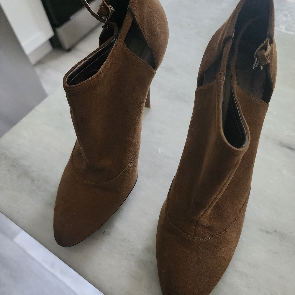 Stella McCartney brown suede 4.5” heel ankle boots